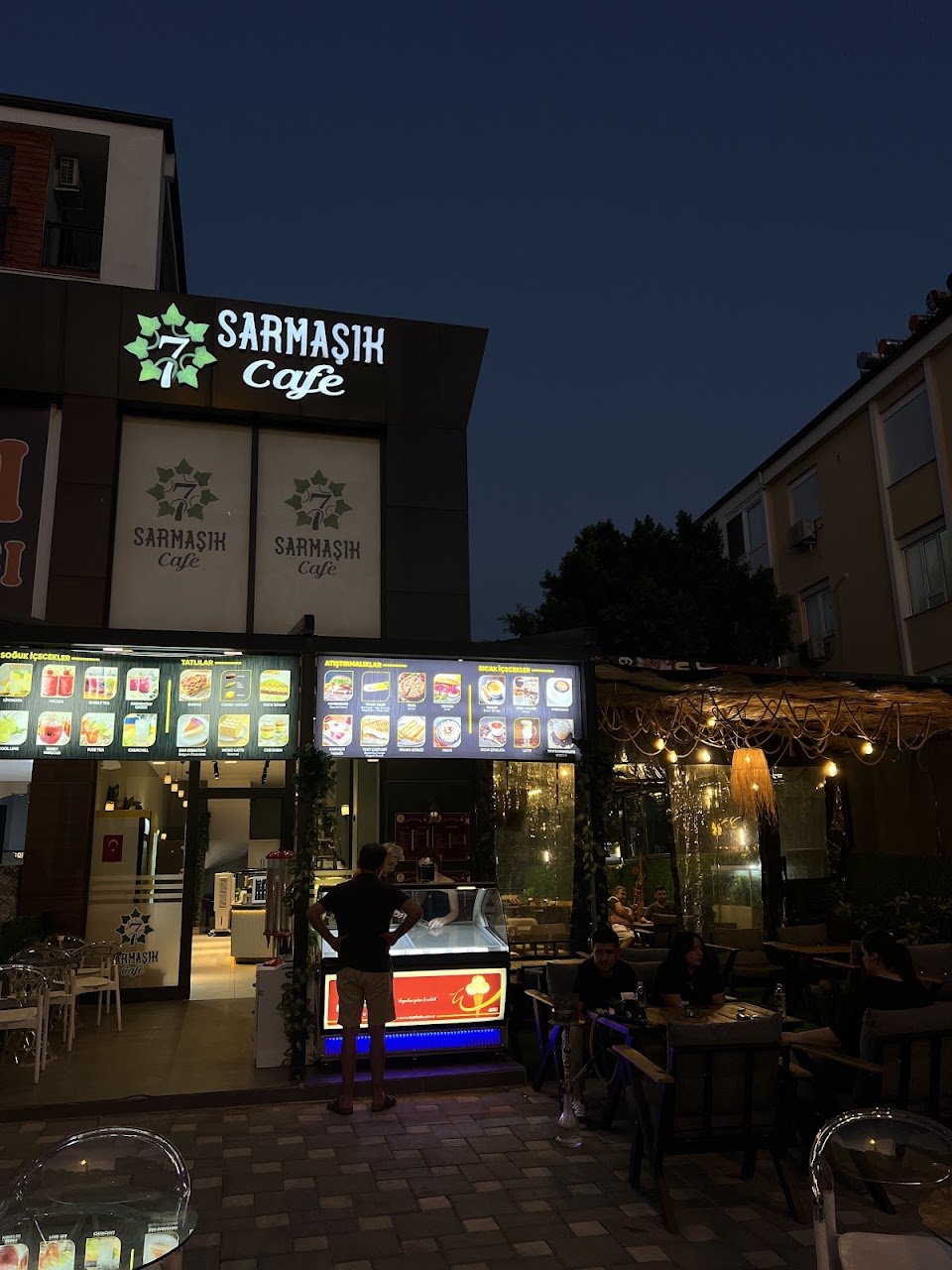 Cafe Girişi